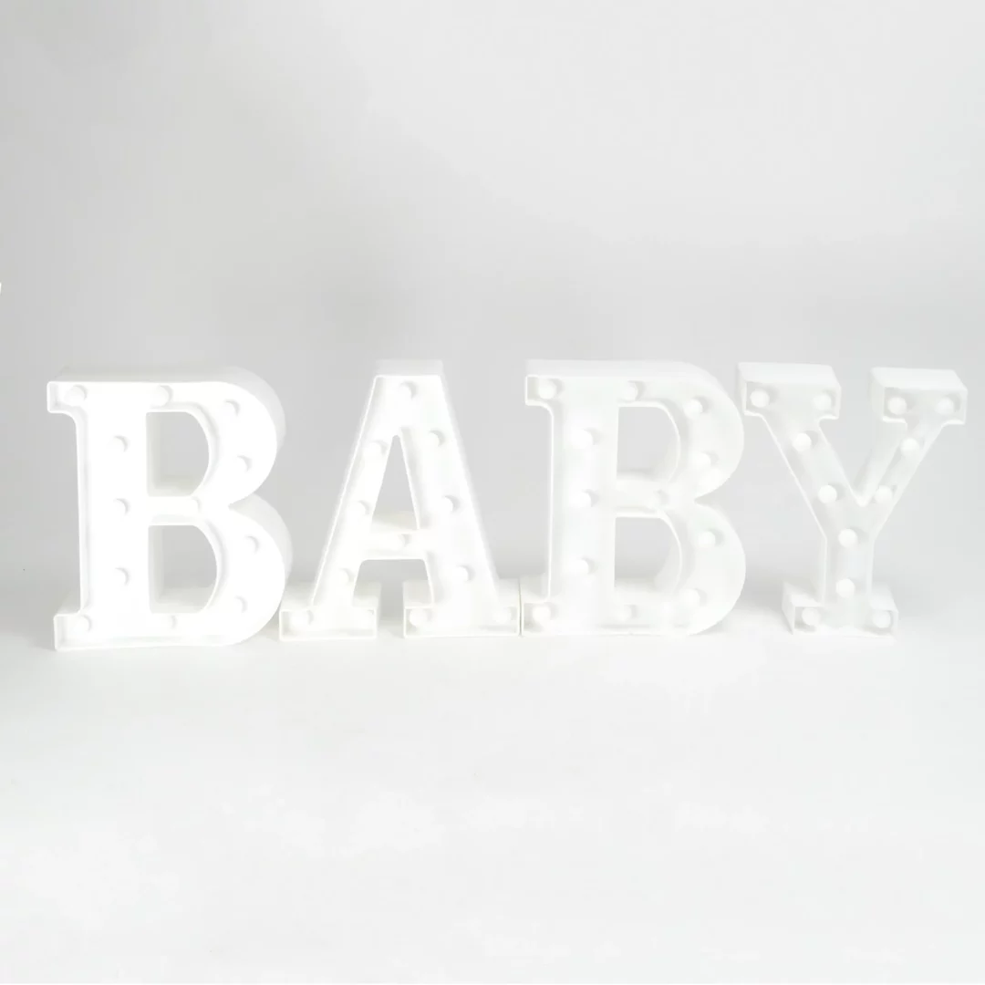 Napis BABY LED Białe litery 3D z tworzy sztucznego, tworzące napis "BABY" wyposażony w żarówki, idealny jako dekoracja oświetleniowa na urodzinny czy baby shower. Dekoracja dostępna w wypożyczalni rent4events.pl we Wrocławiu. Litery tworzą elegancką scenografię, nadając wydarzeniom wyjątkowy charakter. Świetny dodatek do wystroju sal na ślubach, imprezach okolicznościowych i innych eventach. Skorzystaj z oferty Rent4Weddings na rent4weddings.pl - rent4events.pl wypożycz wrażenia, rent4weddings.pl zachowaj wspomnienia.